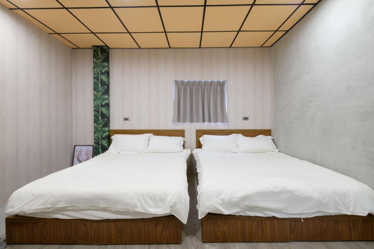 羅東夜市 小宅一生民宿 Night Market Small House Lifetime Hotel Лодун Экстерьер фото