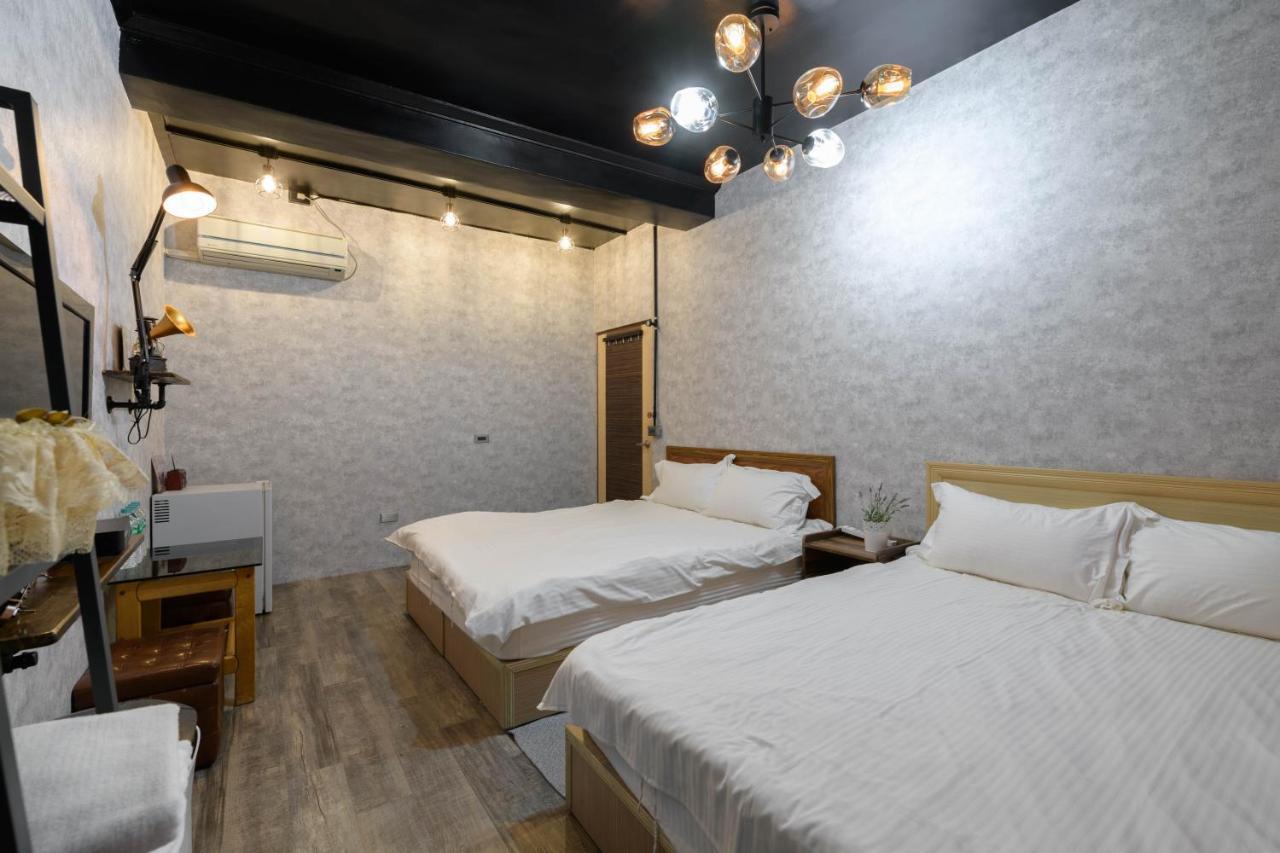 羅東夜市 小宅一生民宿 Night Market Small House Lifetime Hotel Лодун Экстерьер фото