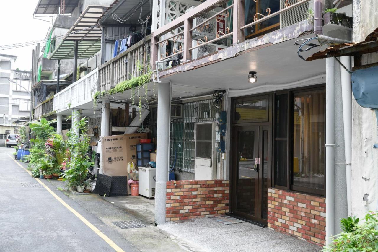 羅東夜市 小宅一生民宿 Night Market Small House Lifetime Hotel Лодун Экстерьер фото